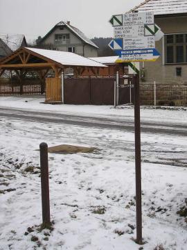 Rázcestie turistických ciest v obci, 80 m severne Rázcestie turistických ciest v obci, 80 m severne