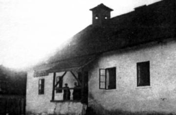 Škola v obci, bola oficiálne založená v roku 1852, Škola v obci, bola oficiálne založená v roku 1852,